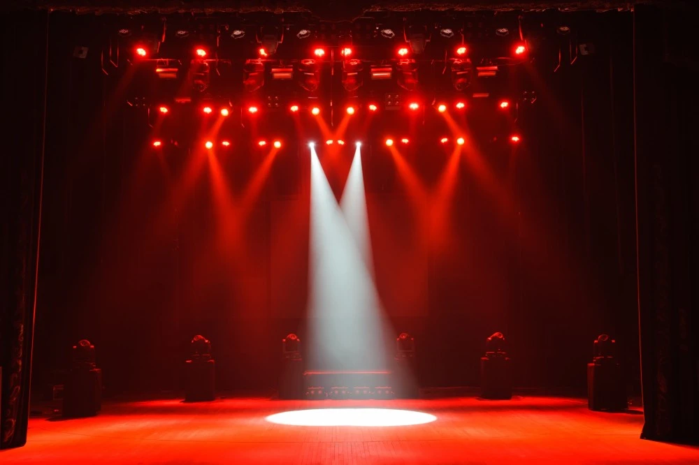 Đèn Par và Đèn chùm Cái nào tốt hơn cho chiếu sáng sân khấu?