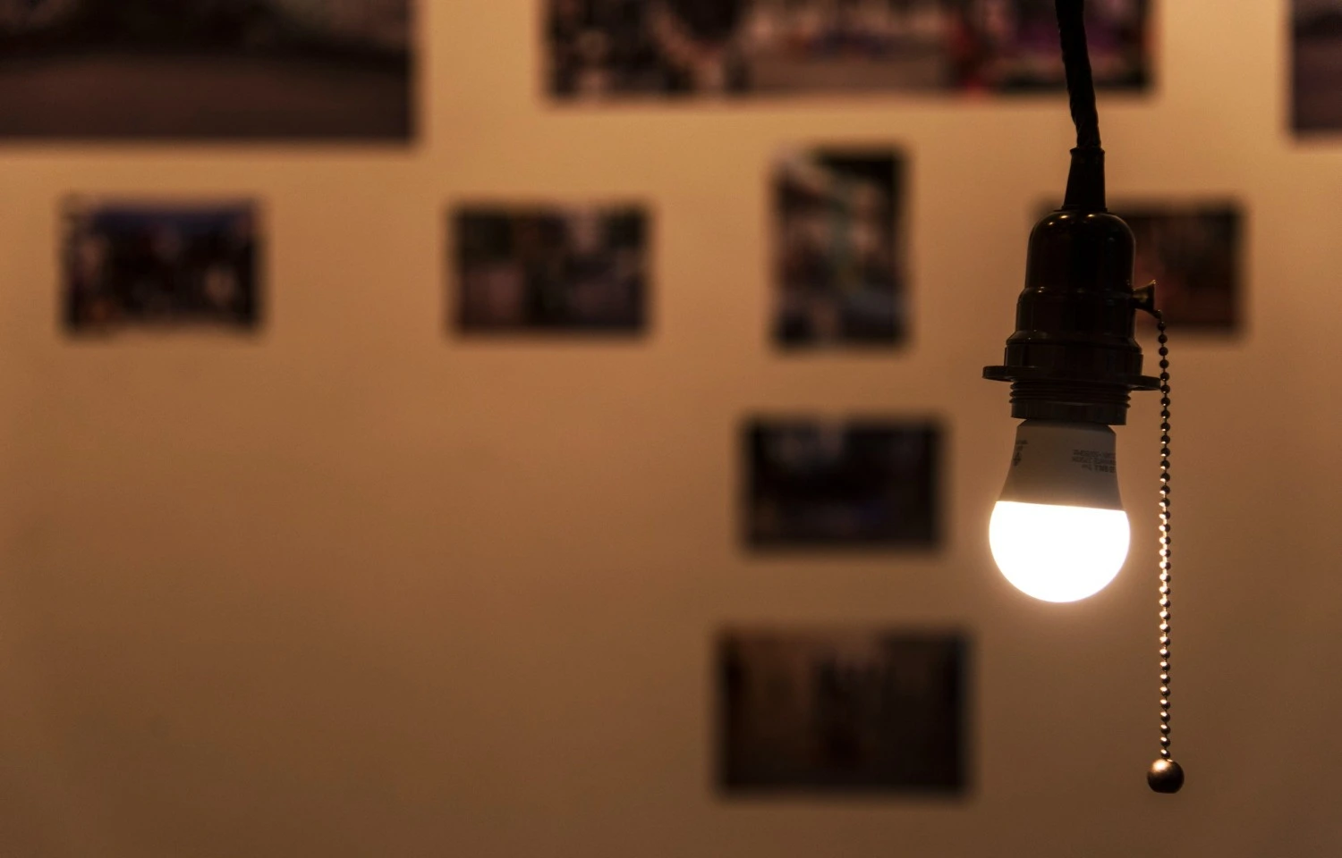 A light bulb suspended from a chain showcasing PoE lighting technology in a modern setting